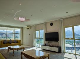 Mountain Majesty 4 Bed Home - BBQ Retreat，位于Masāfī的酒店