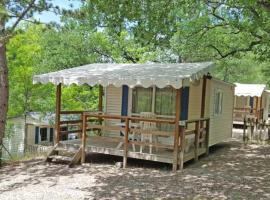 Camping 3 étoiles - ccbaeih，位于穆斯捷-圣玛丽的酒店