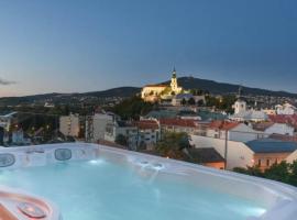 BOUTIQUE HOTEL11 with rooftop SPA，位于尼特拉的酒店