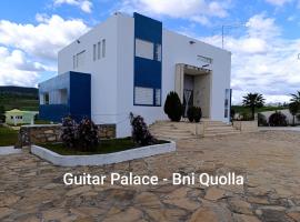 GUITAR PALACE - Chambres d'hôtes，位于Bni Quolla的酒店