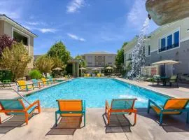 New Stylish 1BR Apt with Heated Pool Gym & Yoga Studio