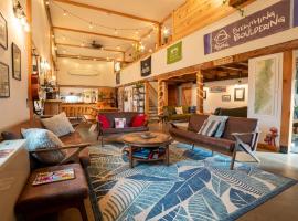 Barn Door Hostel，位于Rumney的酒店