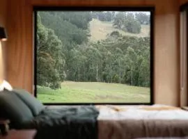 Off-Grid Cabin with Valley Views and Hot Tub - Velma