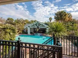 NEW Luxury Country Club Hot tub Gym Pool House Outdoor Kitchen EVENTS