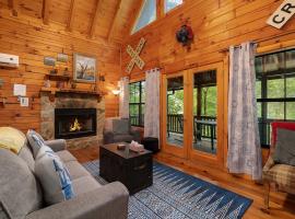 All Aboard - Log Cabin, Game Room, Hot Tub, Lake View, Private Dock - Blue Ridge, GA，位于蓝岭的酒店