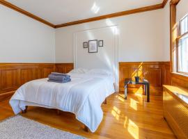 Private Cozy Room #6，位于波士顿的酒店