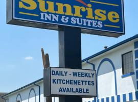 Sunrise Inn & Suites，位于钱诺夫的酒店