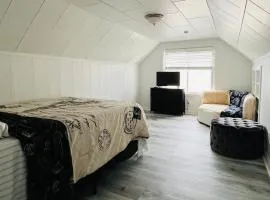 Charming & Spacious 3 bedroom Home near Downtown Ferndale, MI