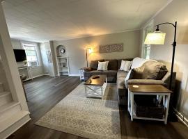Comfy Classic Cute Apartment，位于沃特敦的酒店