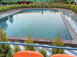 Sunrise Farmhouse，位于Pezarikhar的酒店