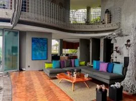 Dacolina House