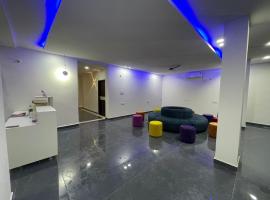 SS GRAND lodge，位于Sirsilla的酒店