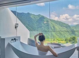 Healing House--Free one way pick up service over 2 nights，位于张家界的酒店