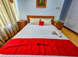 RedDoorz Syariah near Stadion Merdeka Jombang，位于Peterongan的酒店