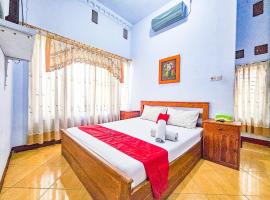 RedDoorz Syariah near Stadion Merdeka Jombang，位于Peterongan的酒店