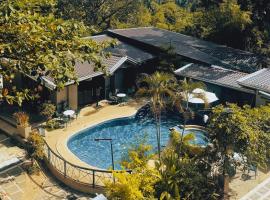 Ilawoods Resort and Sanctuary Batangas，位于Lemery的酒店