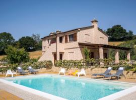 Villa Aurora - Osimo, nuova villa con piscina，位于奥西莫的酒店