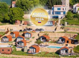 Wine Paradise - Glamping resort，位于马来济格的豪华帐篷营地