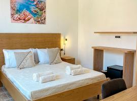 Murphy Holiday Homes - Nicoletta Rooms，位于马达莱纳的酒店