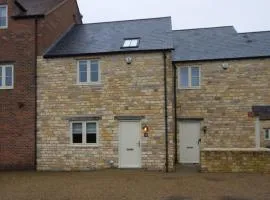 Modern Stone Cottage within the heart of the town