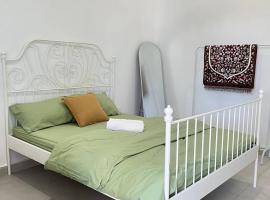 Lily's Homestay，位于Kampung Sungai Baharu的酒店