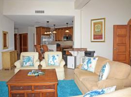 Oceanfront Paradise: Penthouse with Peloton，位于Cupecoy的酒店