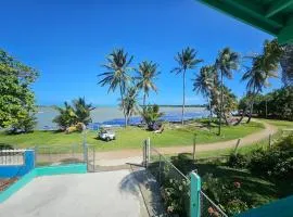 Mami Ana Beach House, The Oceanfront Rest Hideaway !