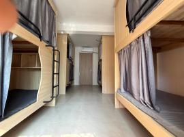 Shenzhen Space Capsule Youth Hostel Gangxia Store，位于深圳的青旅