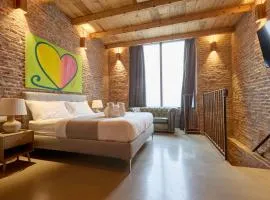 Flower Moon - Boutique Loft with Jacuzzi