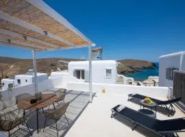 Superior 3 Beachfront Suite Hot tub and Seaview