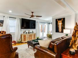 2 Mi to Historic Horse District Dog-Friendly Home
