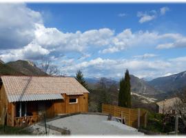 chalet Le Géranium，位于Briançonnet的酒店