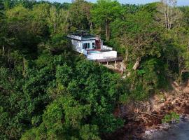 The Munique Cliff House Chumphon - private jacuzzi with beach views