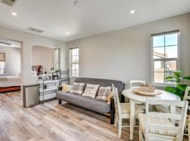 Pool and Hot Tub Access Extended Stay in Brentwood!，位于布伦特伍德的酒店