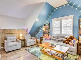 Close to Trails and Town! Artsy Apt in Frankfort