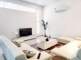 Near Tuas, Stadium, Legoland -- Stylish Homestay in Iskandar Puteri - 21pax by Cowidea，位于振林山的酒店
