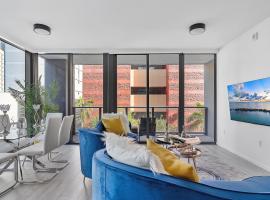 X- Lounge III - High-Rise with Rooftop Pool & Panoramic City Views