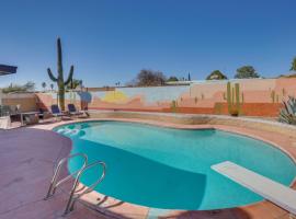 5 Mi to Saguaro National Park Desert Gem with Pool!，位于土桑的酒店