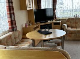 Georges Abode Sunvalley Caravan Park，位于Rhuddlan的度假园