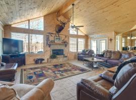 Fire Pit, Views: Lakefront Toledo Bend Retreat!，位于Many的酒店