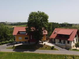 Ferienwohnungen Kumpitsch am Poharnigberg，位于洛伊查赫的酒店