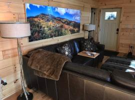 Elkhorn Rustic Blowing Rock Cabin Amazing Views，位于Bailey Camp的酒店