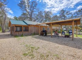 Near Steinhatchee River: Studio w/ Screened Porch!，位于Steinhatchee的酒店