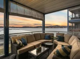Lakefront 4BR Luxury Sleeps 13 Pool & Hot Tub