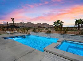 Luxury Desert Escape Private Pool Putting Green Outdoor Oasis，位于拉昆塔的酒店