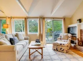 Steps to River! Retreat 2 Mi to Mashpee Commons