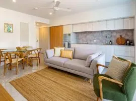 Azzure Beachside Retreat with Pool Gym and Steam Room