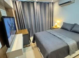 AP completo próx ao Shopping com piscina, garagem e ar