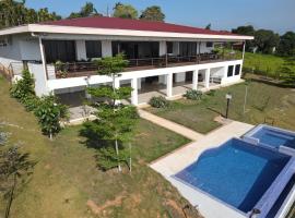 Home in Perez Zeledon with Chirripó Views，位于Angostura的酒店