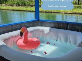 Cottage flottant jacuzzi privé en option gamme supérieure，位于圣让德洛讷的酒店